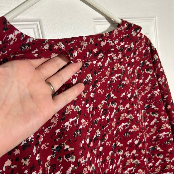 Vince Camuto Dark Red Floral Long Sleeve Blouse Size XL Ruffle V-Neck Collar - Picture 10 of 13
